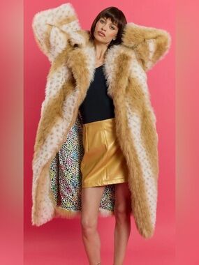Statement Faux Fur - Women's Coat